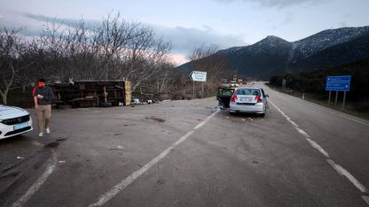 Eğirdir'de iki araç çarpıştı: 5 yaralı