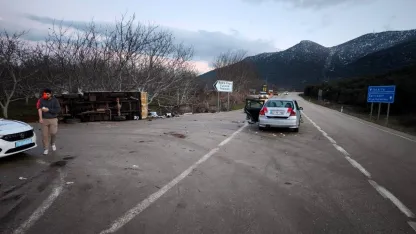 Eğirdir'de iki araç çarpıştı: 5 yaralı