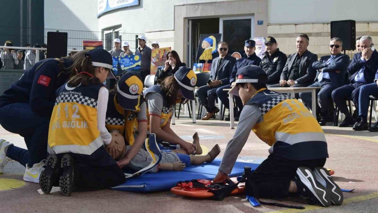 Aksu’da öğrenciler ‘Sağlık Elçisi’ belgelerini aldı