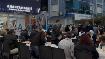 Anahtar Parti’den iftar sofrası