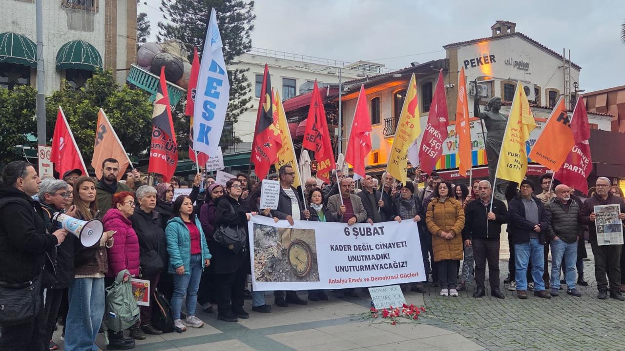 Antalya’da 6 Şubat Anması: “Deprem değil, ihmal öldürdü”