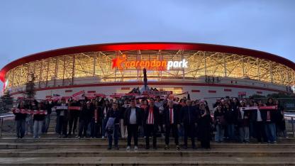 Antalya'da 80 öğrenci Antalyaspor-Samsunspor maçının ardından tribünü temizledi