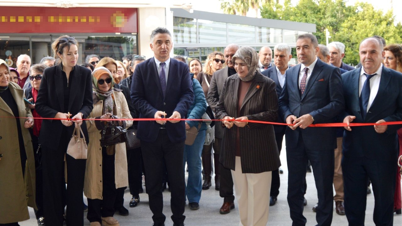 Antalya'da AVM'de kış manzaraları