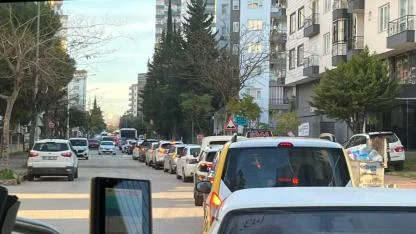 Antalya'da haftanın ilk gününde trafik yoğunluğu yaşandı