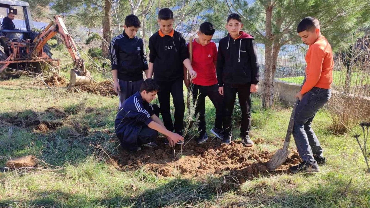 Antalya’da öğrencilerden geleceğe nefes