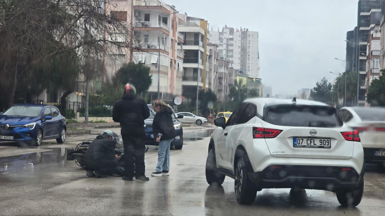 Antalya’da yağmur kazayı getirdi!