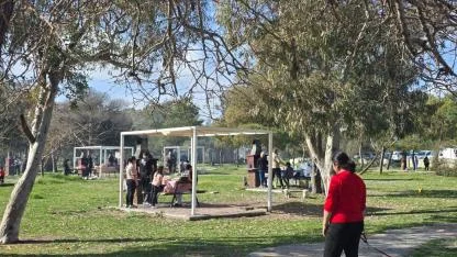 Antalya'da yağmur sonrası güneş yüzünü gösterdi, sahiller piknikçilerle doldu