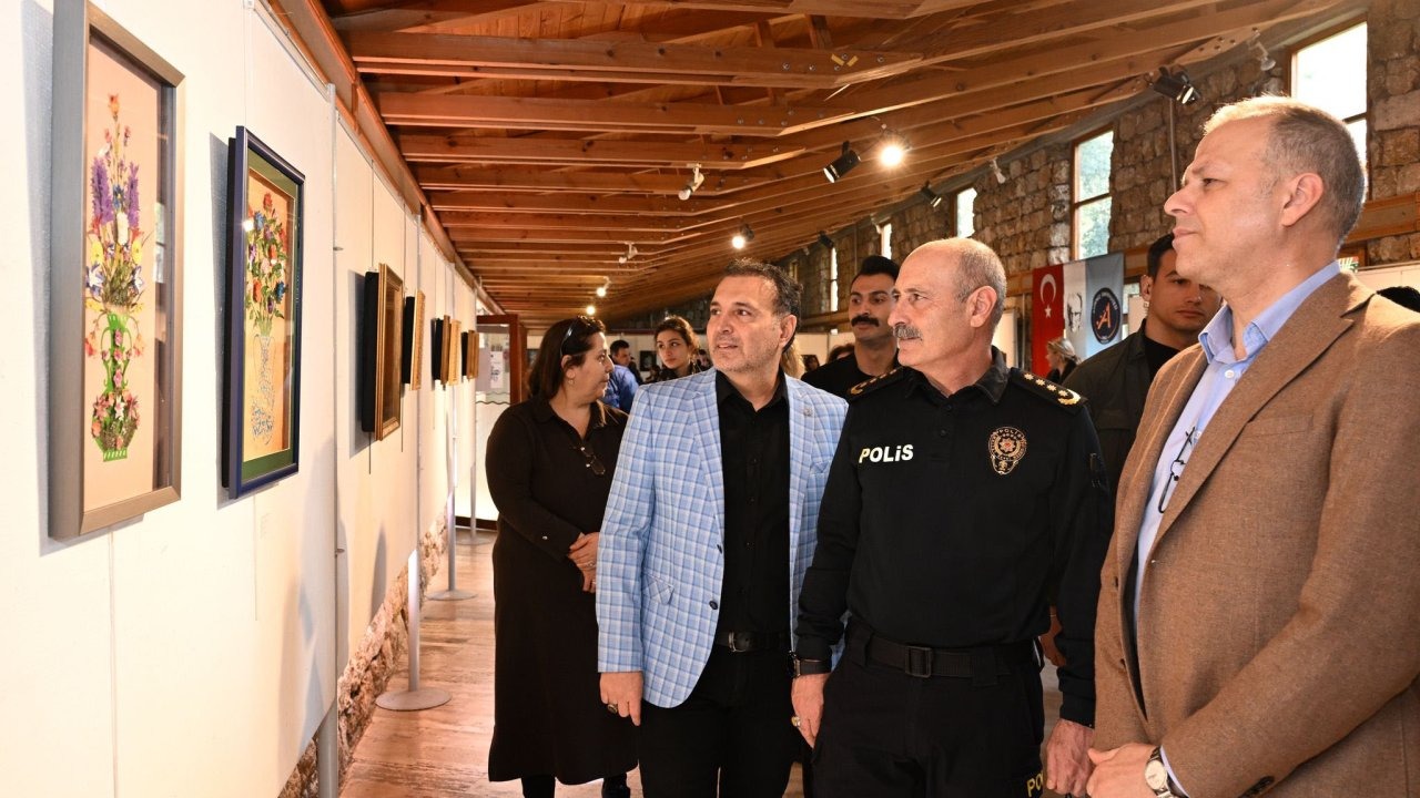 Antalya'nın endemik bitkileri sanatla buluştu