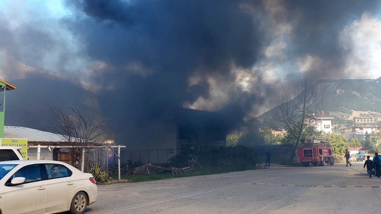 Aynı depoda ikinci yangın