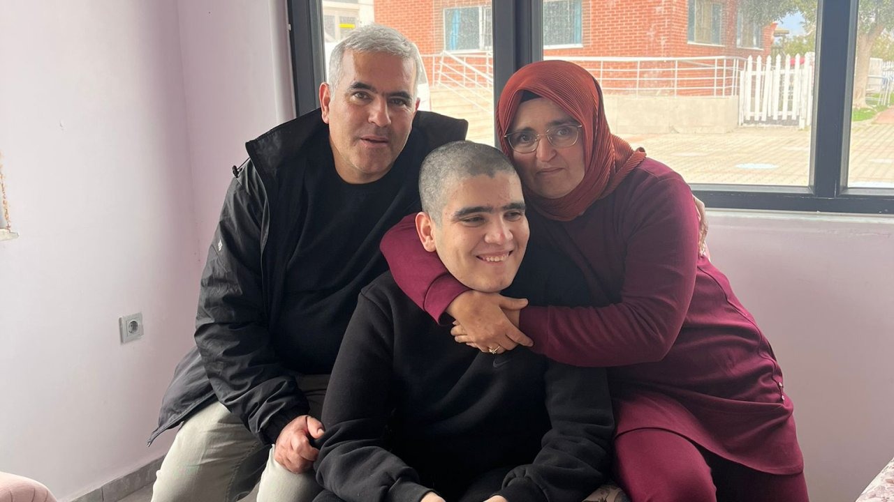 Bakanlığın devreye girdiği otizmli Muhammet, yeni merkezde ailesi ile buluştu