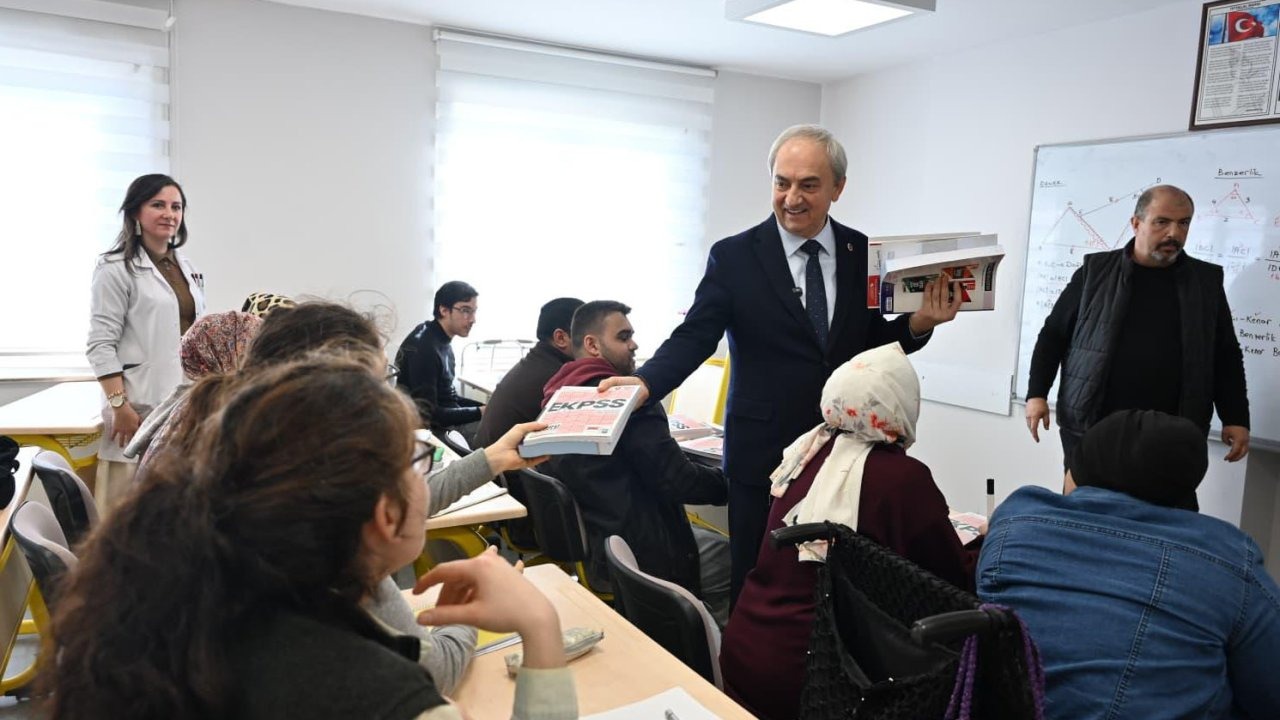 Başkan Kocagöz EKPSS kursunu ziyaret etti