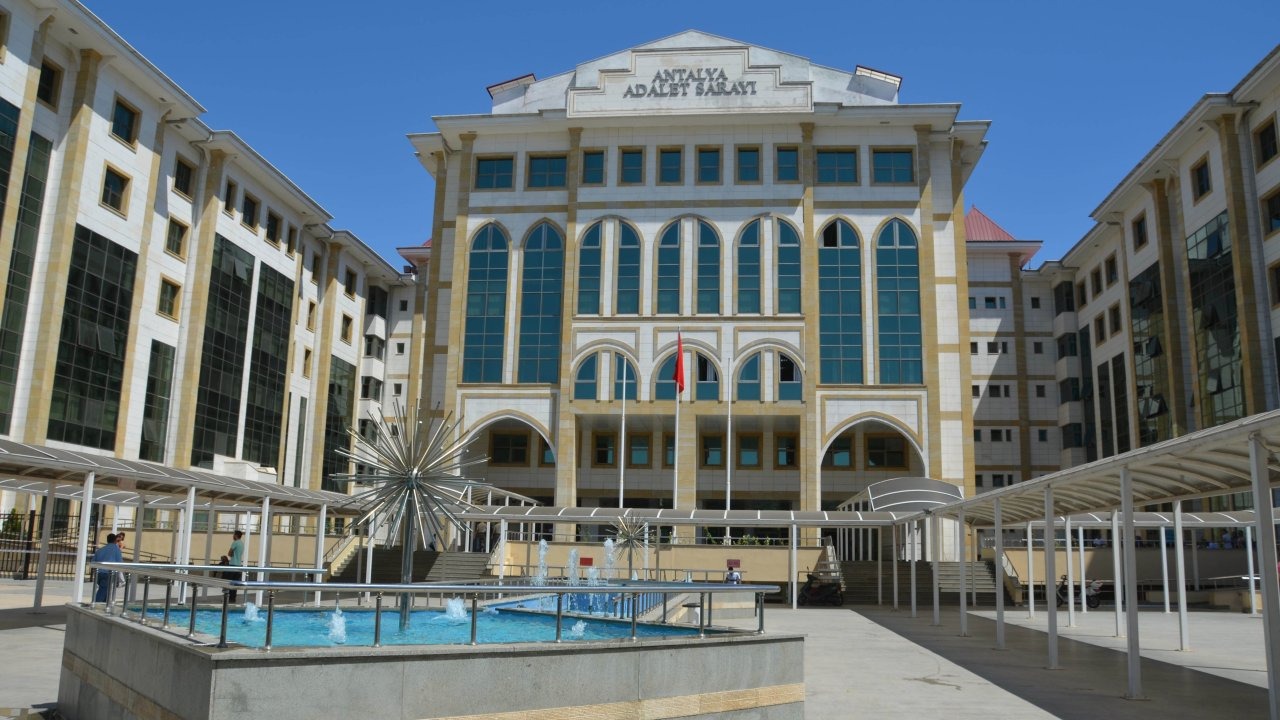 Bebeği başkasının nüfusuna kaydettiren 3 kişiye hapis