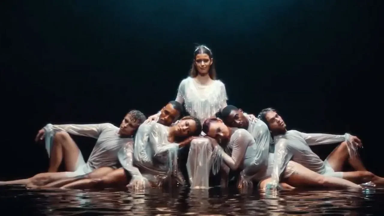 Beren Saat müzik dünyasına adım attı!