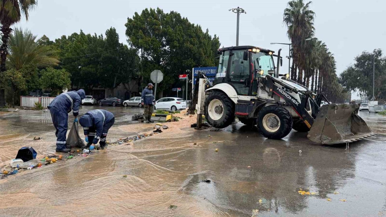 Büyükşehir ekipleri şiddetli yağışa karşı teyakkuz halinde