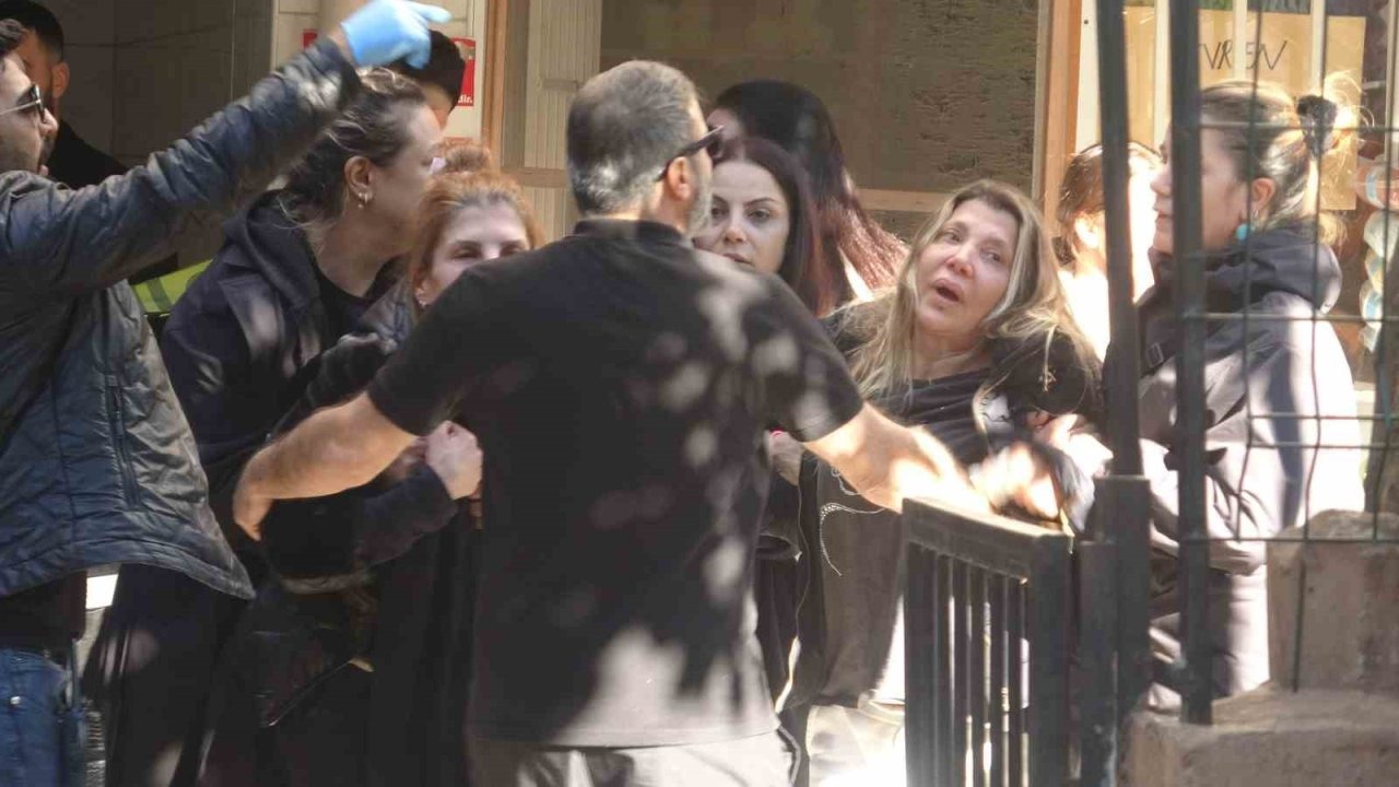 Cenaze aracını "Özgür bunu bize nasıl yaptın" diyerek yolladı