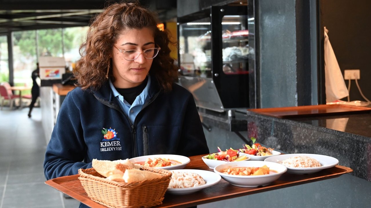Deniz Kafe’de tabldot usulü yemek