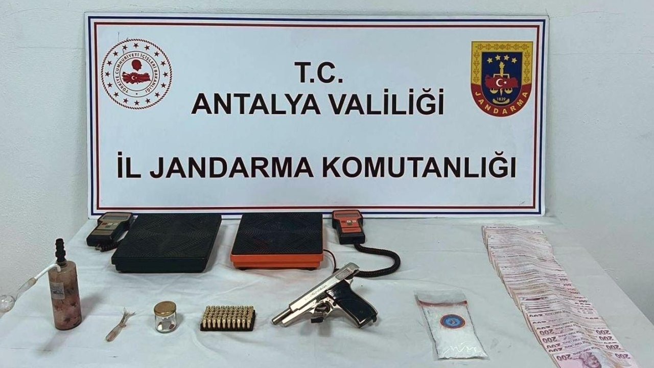 Döşemealtı'nda uyuşturucu operasyonu