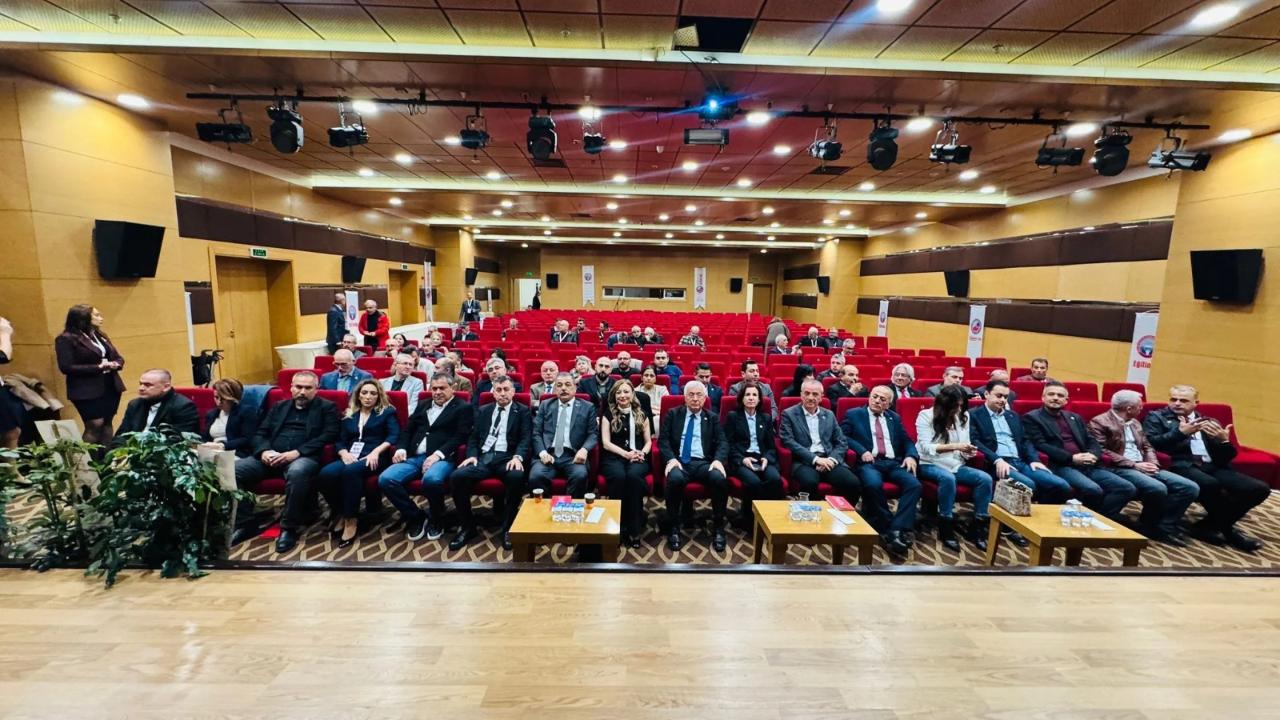 Eğitim-İş Antalya’da Sadık Acar yeniden başkan seçildi