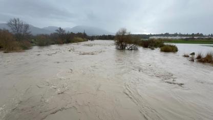 Eşen Çayı taştı, tarım arazileri ve hayvan barınağı sular altında kaldı