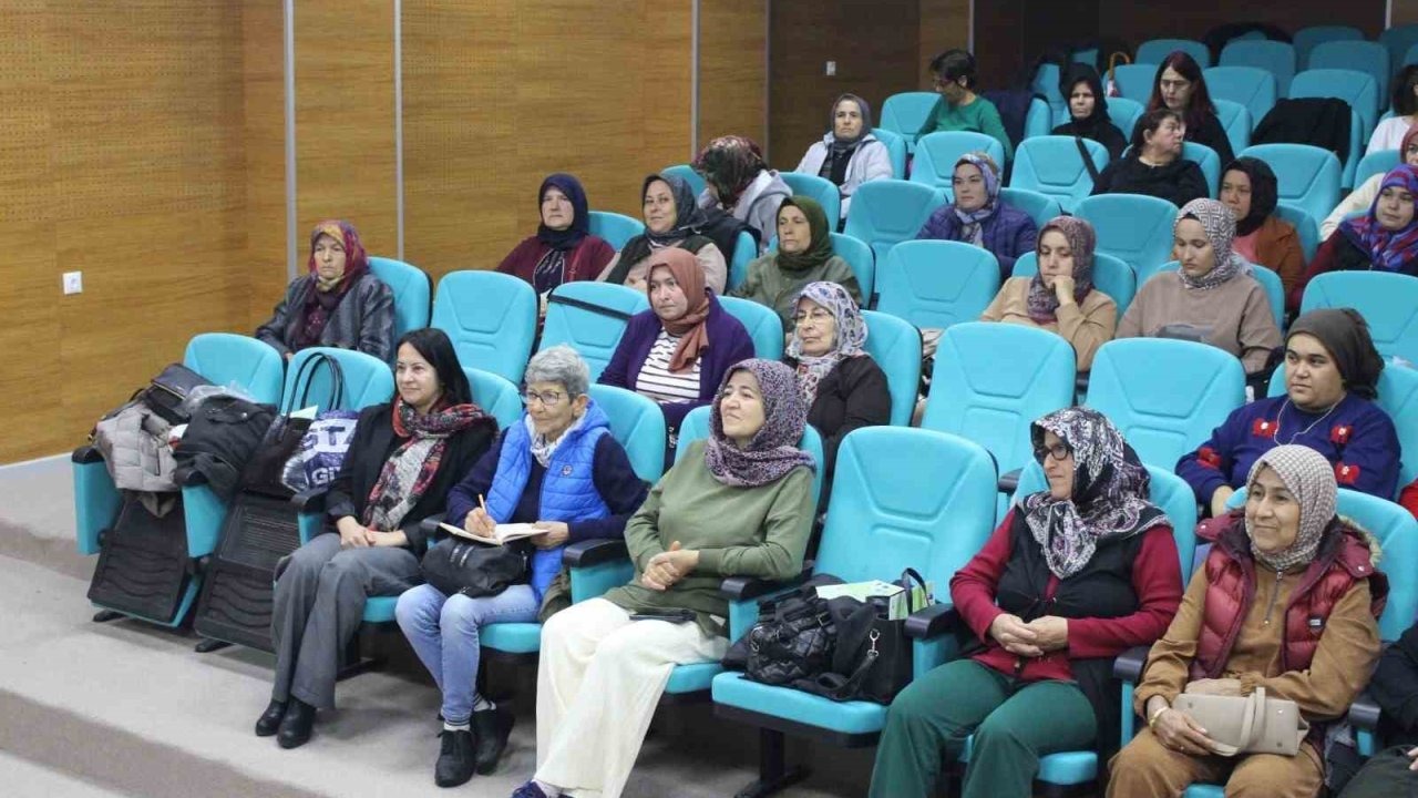 Finikeli kadınlara ‘Çevre Dostu Çiftçi Kart’ tanıtıldı