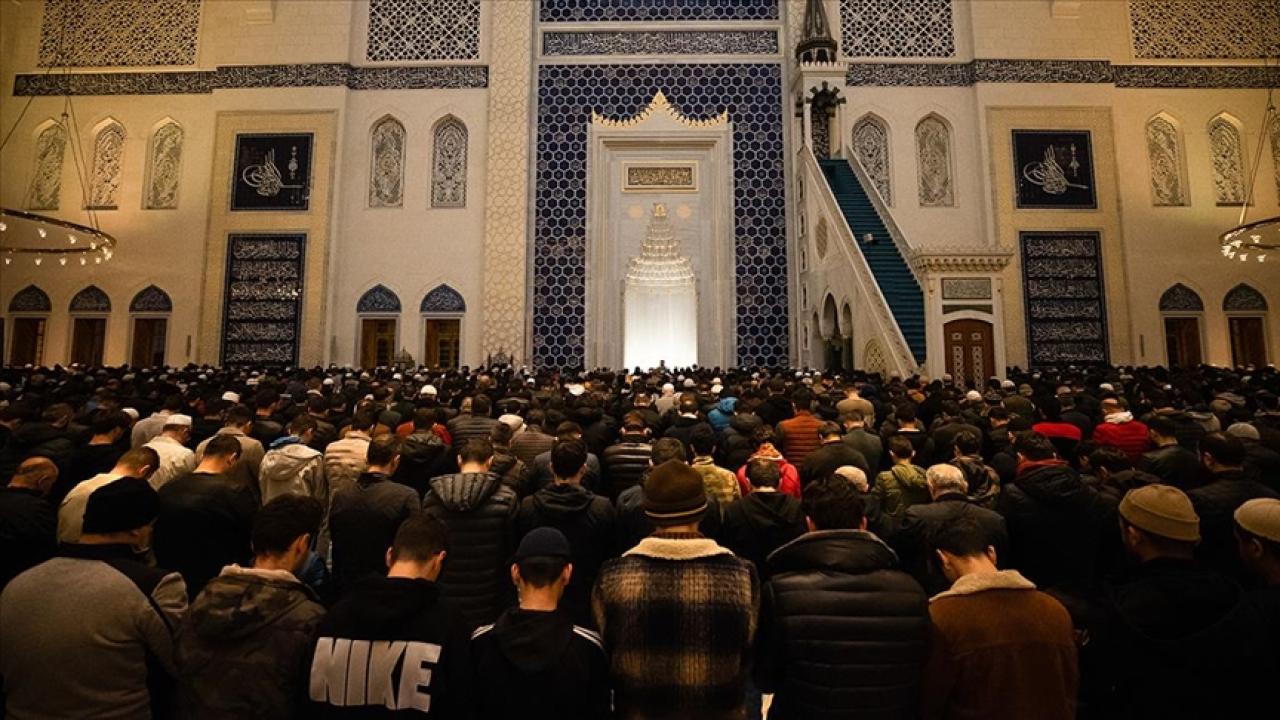 İlk Teravih bu akşam kılınacak!