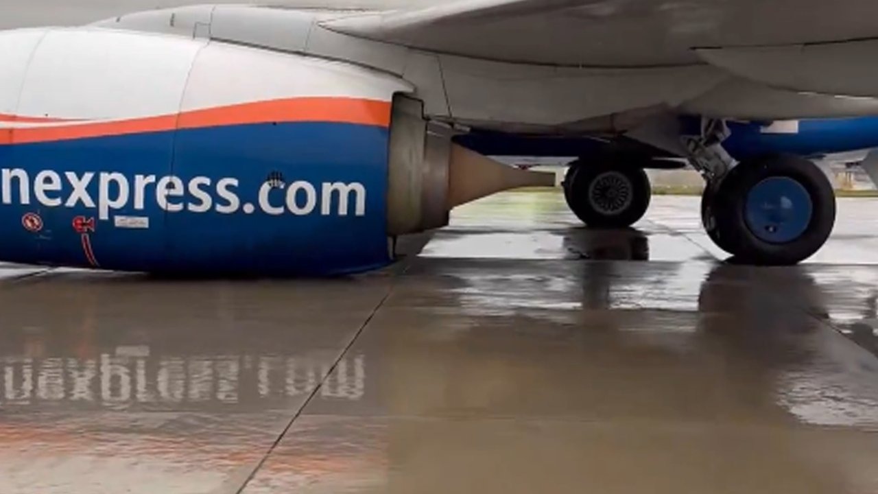 Kalkışa hazırlanan uçağın iniş takımları kırıldı