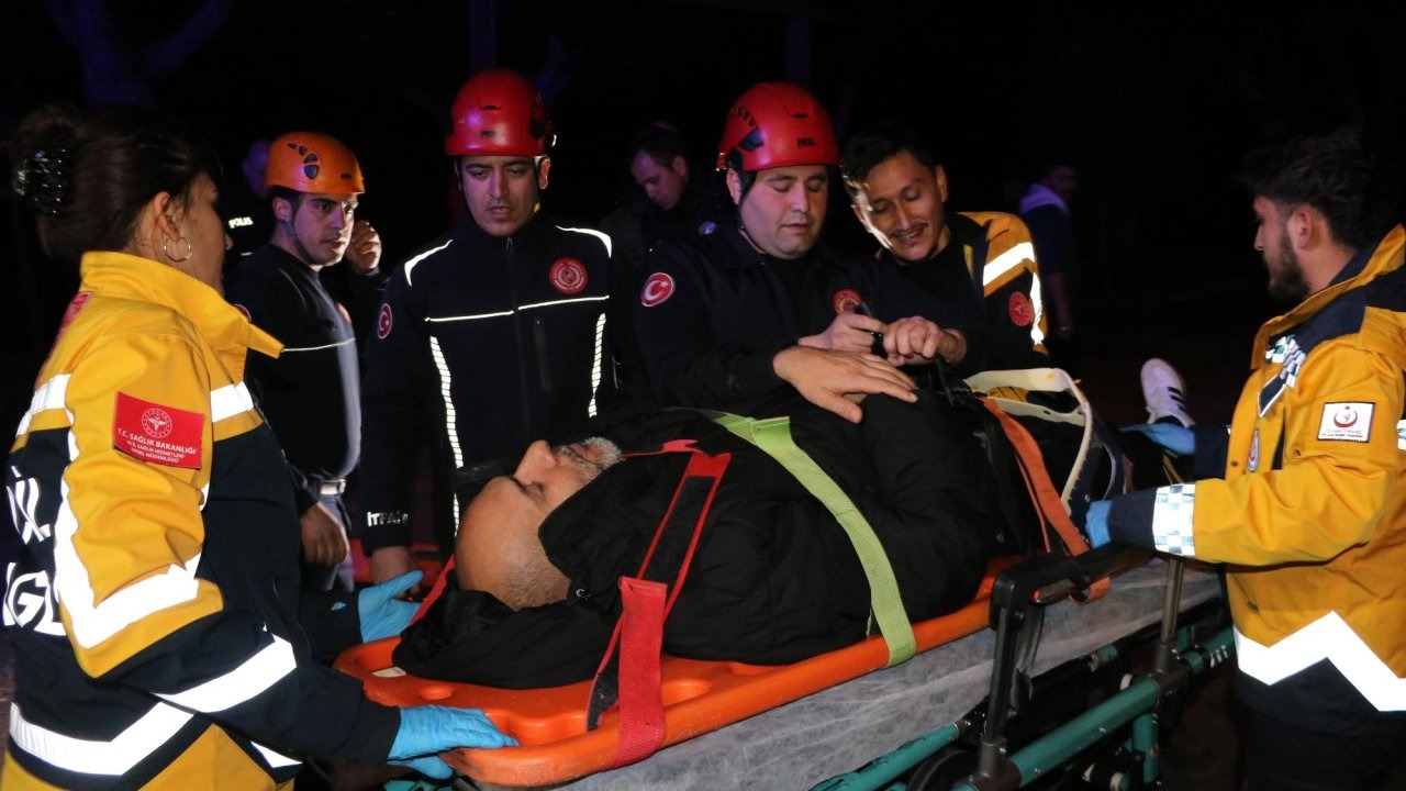 Kayalıklardan düşüp yaralandı