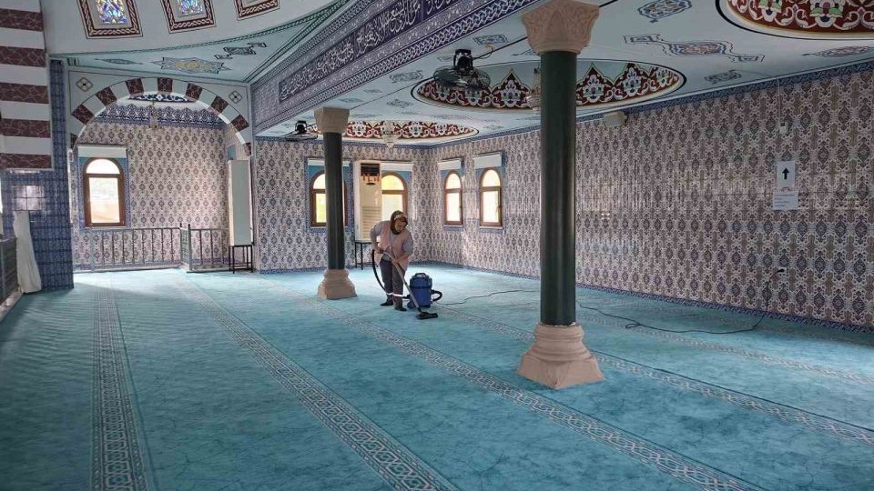 Kemer’de Ramazan öncesi camilerde temizlik yapıldı