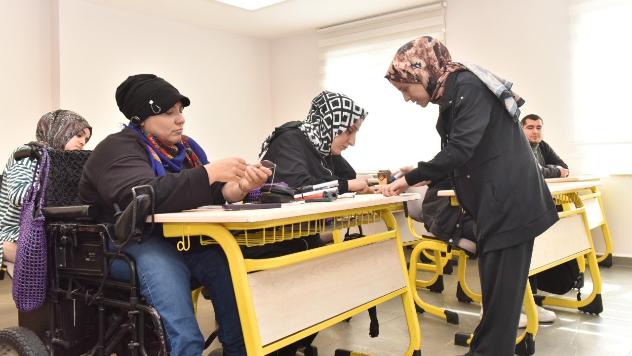 Kepez’de engeller eğitimle aşılıyor