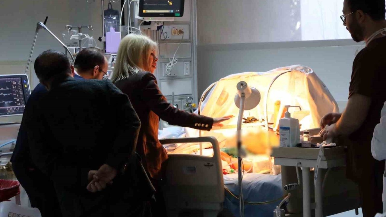 Kolu ve bacağı kopan hastalar 10 saatte aynı anda ameliyat edildi