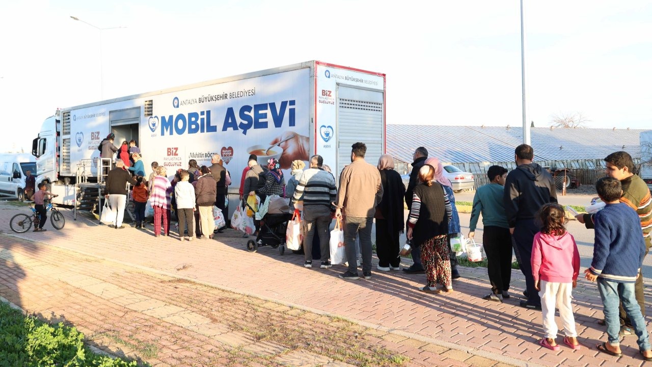Mobil Aşevi iftarda mahalle mahalle dolaşıyor