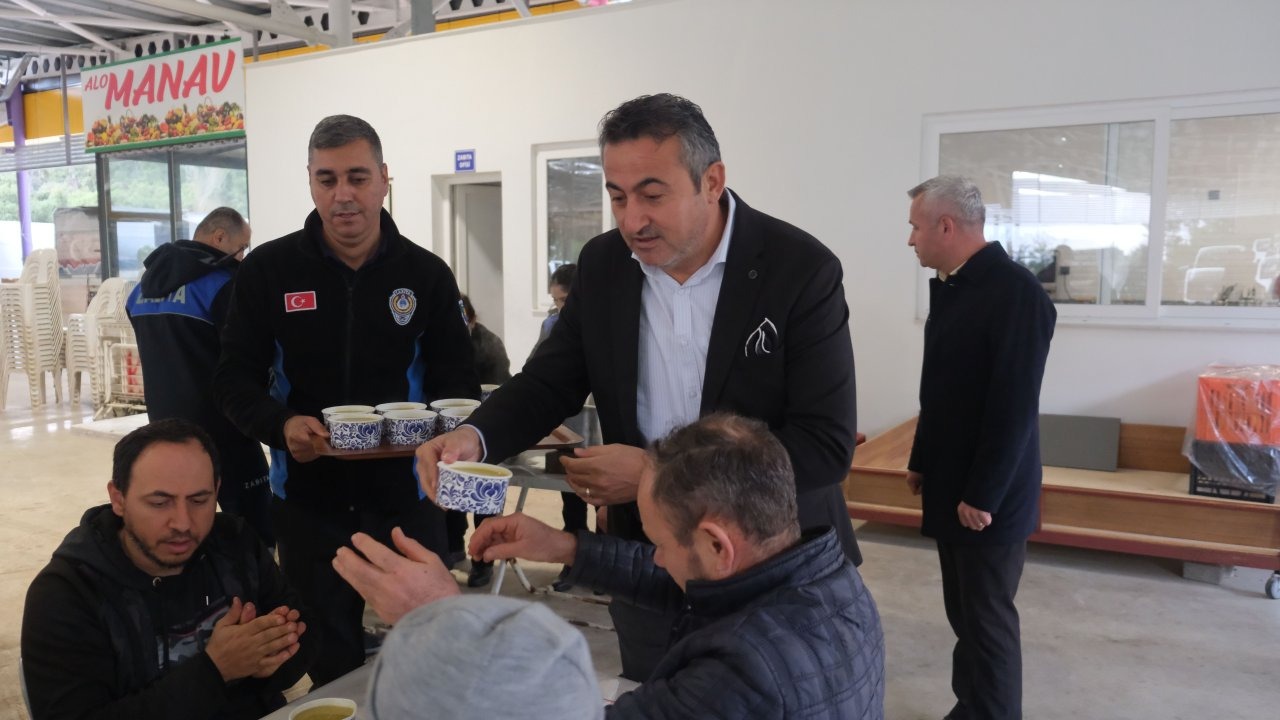 Pazar esnafına çorba ikramı