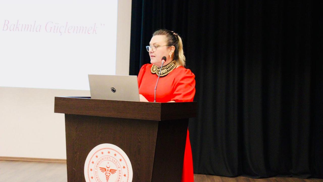 Sağlık çalışanlarına yönelik “Etkili İletişim ve Mesleki Motivasyon” paneli gerçekleştirildi