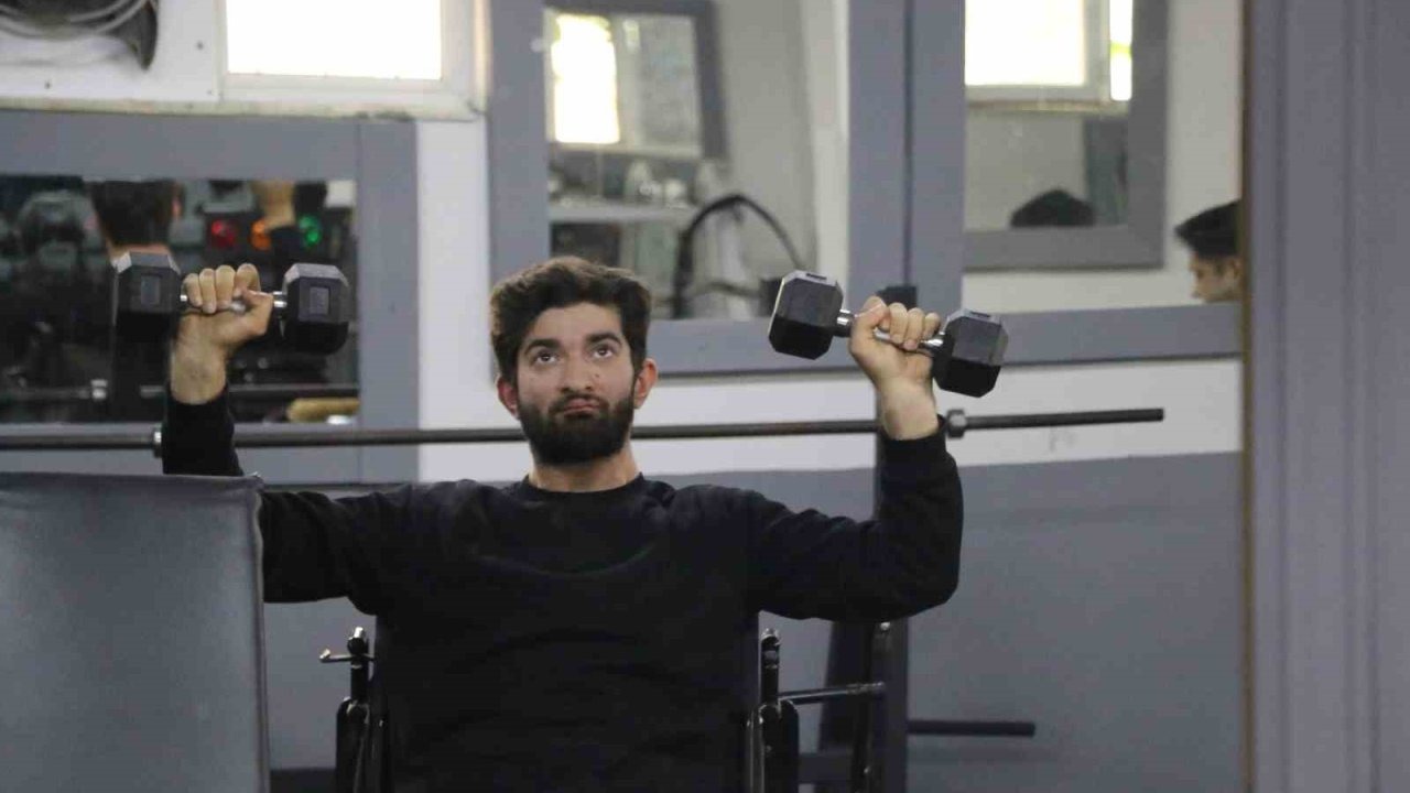 Serebral palsi hastası genç sporla hayata tutundu