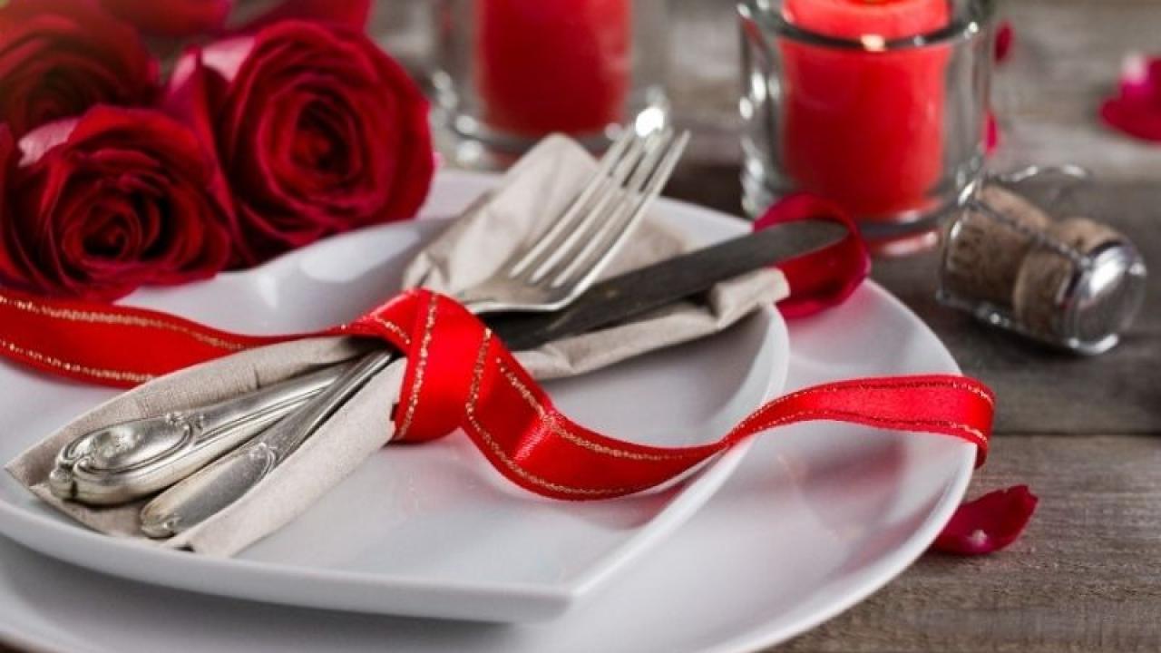 Sevgililer Günü'nde romantik bir akşam yemeği için öneriler!