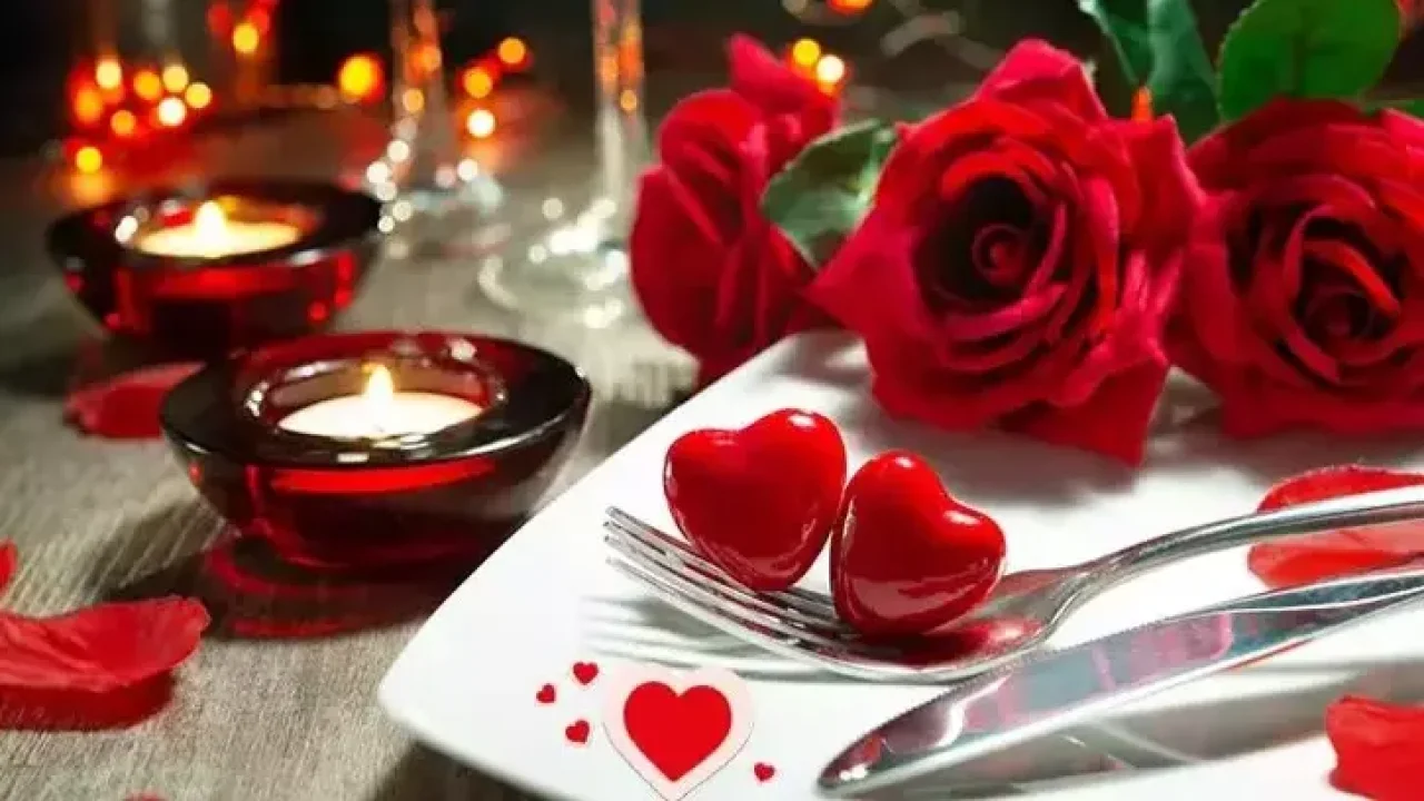 Sevgililer Günü'nde romantik bir akşam yemeği için öneriler!