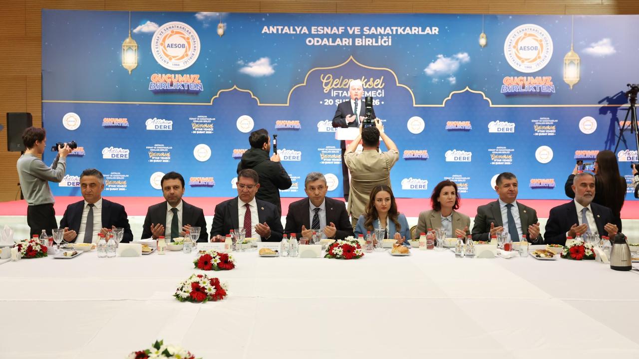 Siyaset ve iş dünyası AESOB iftar yemeğinde buluştu