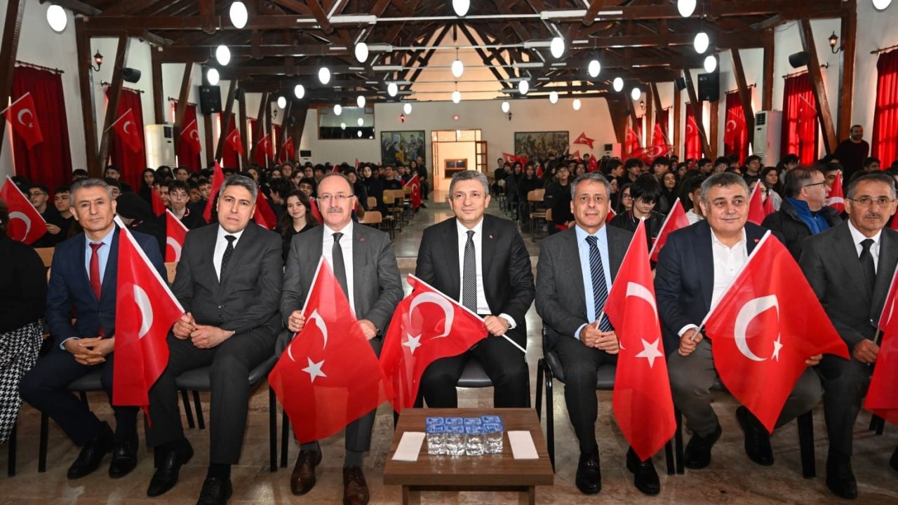 Vali Şahin, 'İlk Dersimiz: Bayrak Sevgisi' programına katıldı