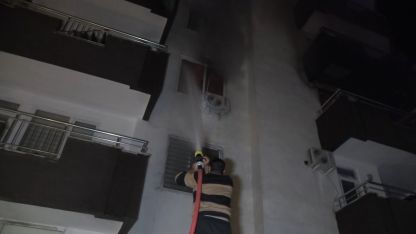 5 katlı binada korkutan yangın:2 kişi dumandan etkilendi