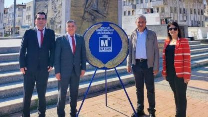 Muhasebe Haftası'nda çelenk sunumu