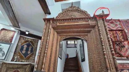 Antalya’daki halı dükkanında dekor olarak kullanılan tarihi mihrap Konya’ya dönüyor