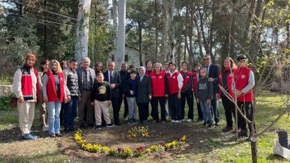 Tarım Lisesi öğrencilerinden özel eğitim okuluna çiçekli destek