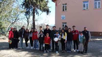 Üniversite öğrencileri köy okulunu yeniledi
