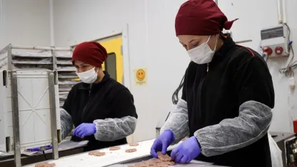 Sanayide kadın gücü; hem üretiyorlar hem de aile ekonomisine katkı sağlıyor