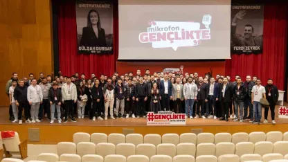Başkan vekili Çiçek: "Mikrofon Gençlikte" programının ilk konuğu oldu