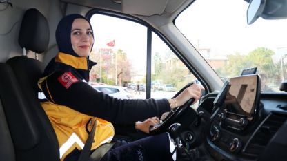 Ambulans şoförü Gülser: Direksiyonda saniyelerle yarışıyoruz