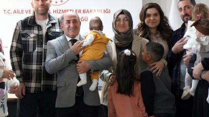 10 çocuk, koruyucu ailelerle sıcak yuvaya kavuştu