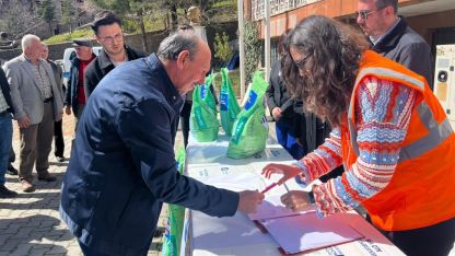 Aksekili üreticilere bordo bulamacı hibesi