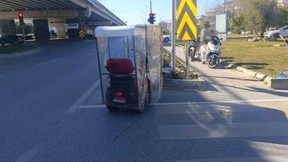 Elektrikli bisiklet ile motosiklet çarpıştı: 1 yaralı