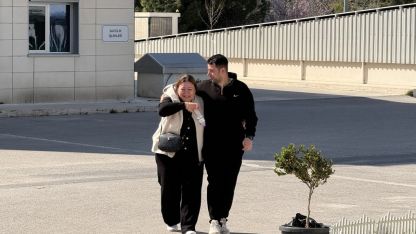 Bariyerlere çarpan motosiklet sürücüsü öldü